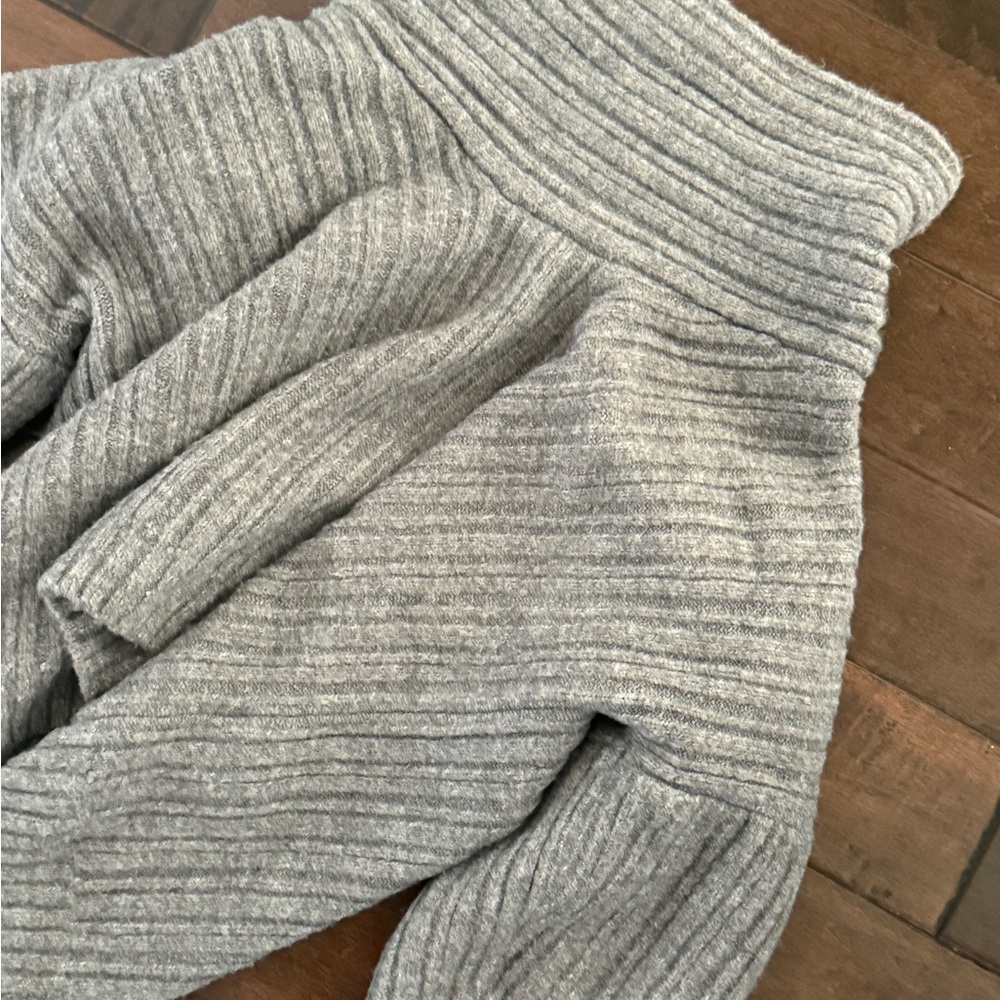 Source Unknown Gray Knit Sweater - image 4